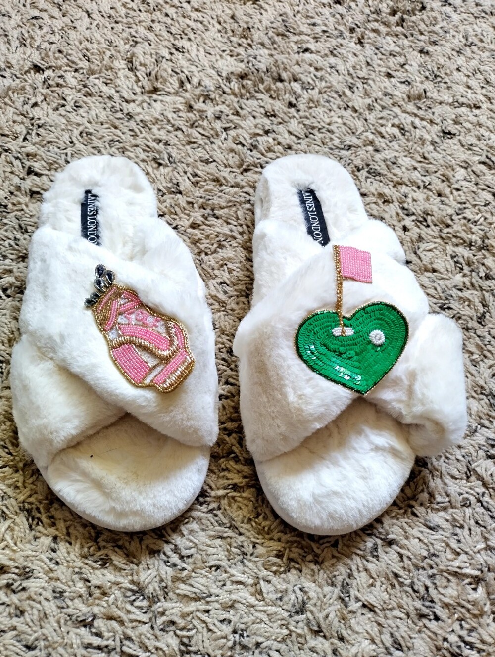 Wolf & Badger Classic Laines Slippers With Golf Lover Brooches  Cream Sz M